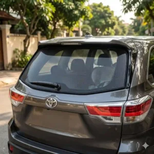 2-rear-window-sunshade: Infographic showing how a rear window sunshade blocks harmful UV rays and reflects solar heat.